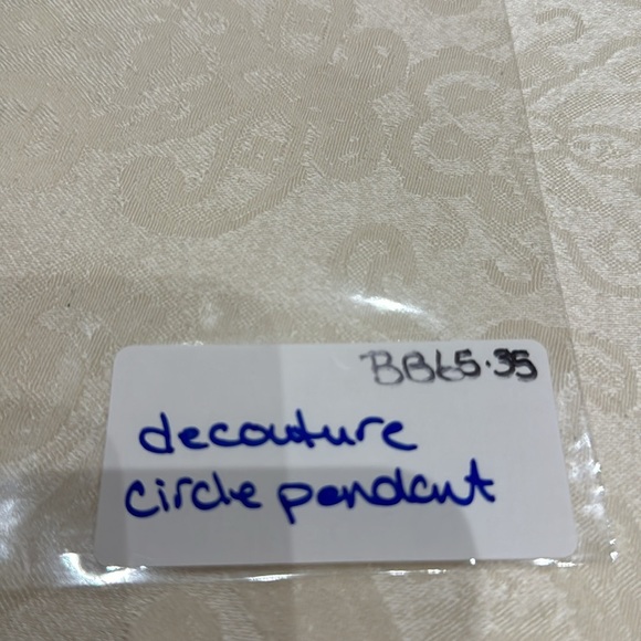 NWT decouture black circle pendant necklace - Picture 6 of 6